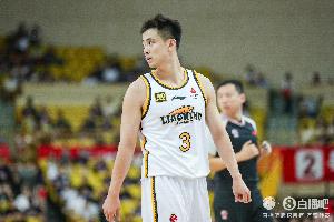 九游体育平台-高效全能！赵继伟上半场三分2中2得到8分1板5助1断1帽