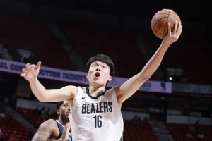 孔德昕：看杨瀚森体能不够应对比赛很有意思 很考验韧性和本能