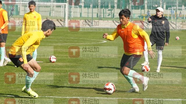 1734003242066018566.png U16国少队在集训期间展开队内分组对抗。图马德兴.png